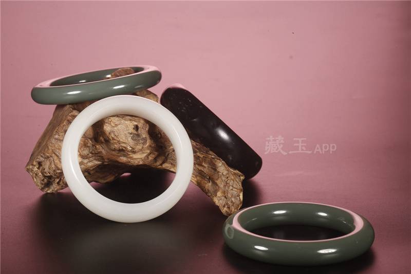 出十牌不出一镯！论高品质和田玉籽料手镯难寻的原因