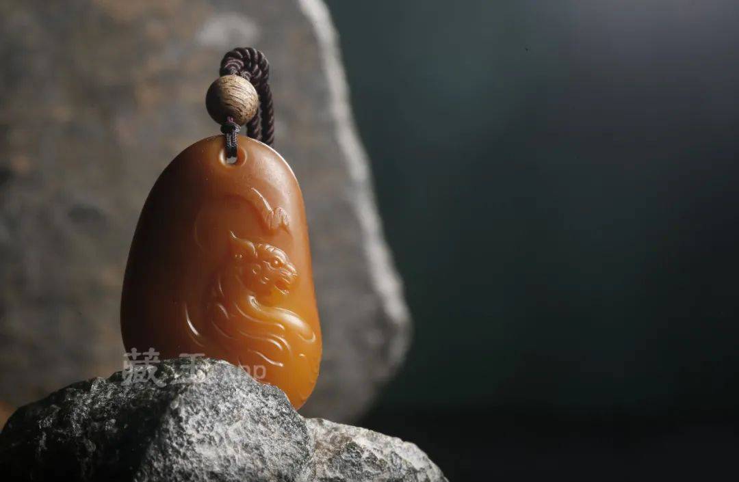 新春玉虎送吉祥，藏玉给您拜大年