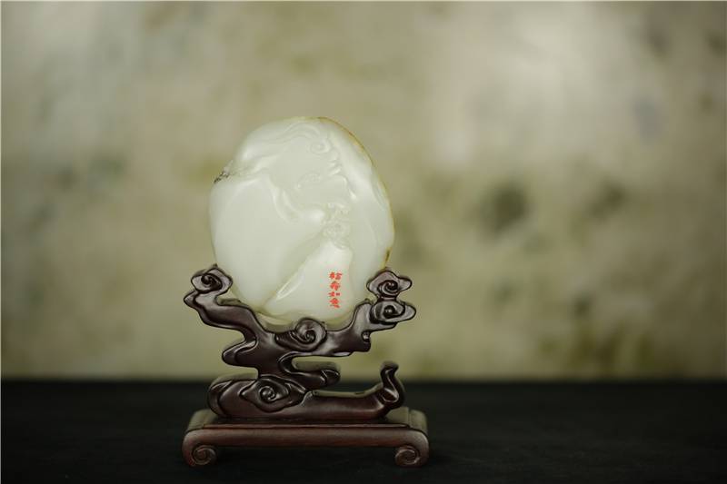一千多万成交的作品，说明了如今籽料顶级收藏的一种趋势
