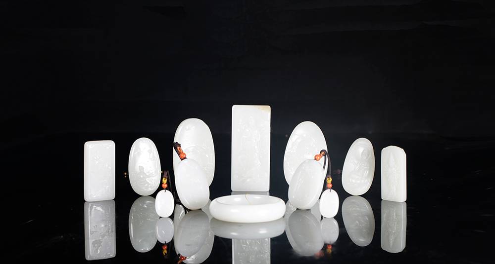 结拍丨方寸之妙！藏玉直播薄意玉牌大家杨红展精品拍收官