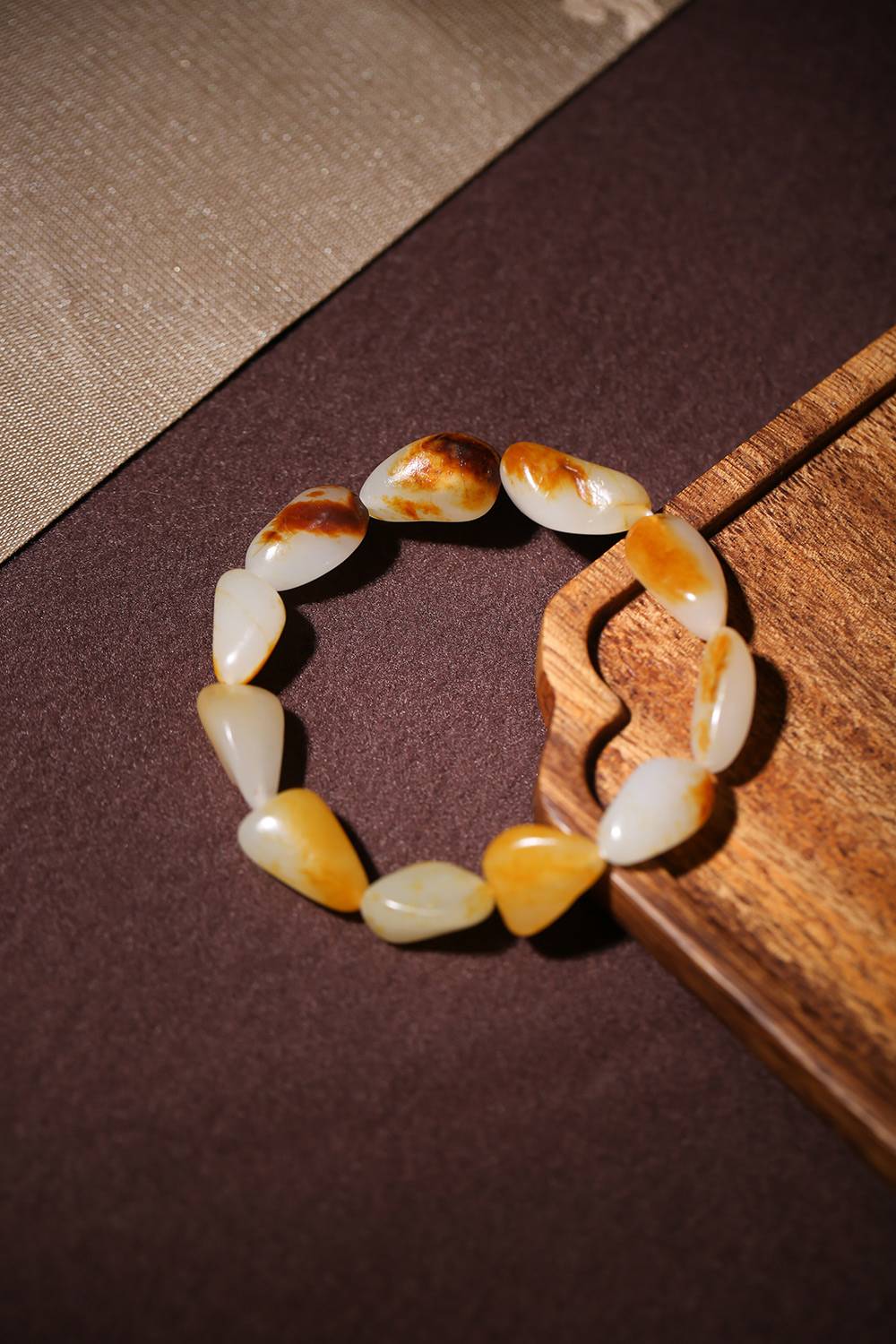 锦绣华萃,新疆和田籽料手串,玉润意浓,惬享本味和田玉鉴定保养知识